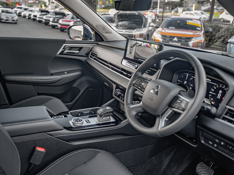 2026 Mitsubishi Outlander 9