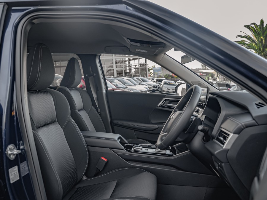 2026 Mitsubishi Outlander 8