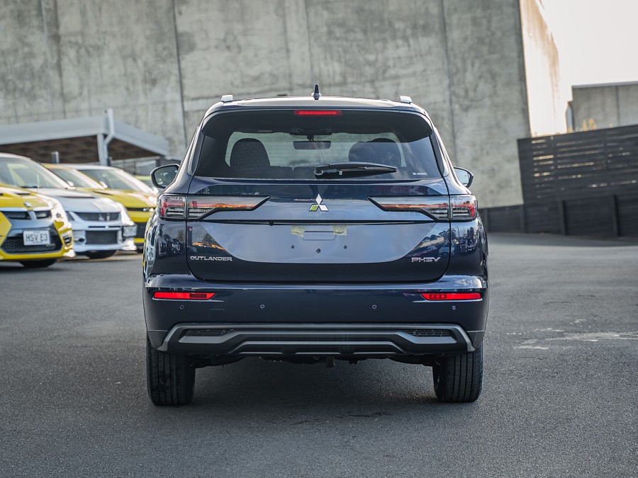 2026 Mitsubishi Outlander 4