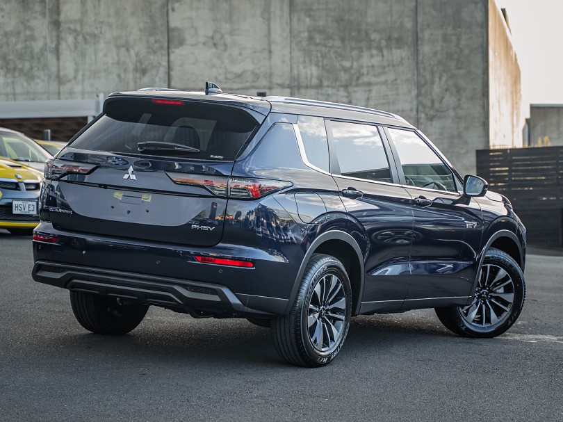 2026 Mitsubishi Outlander 2