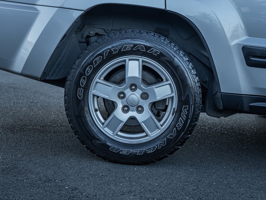 2005 Chrysler Jeep 6