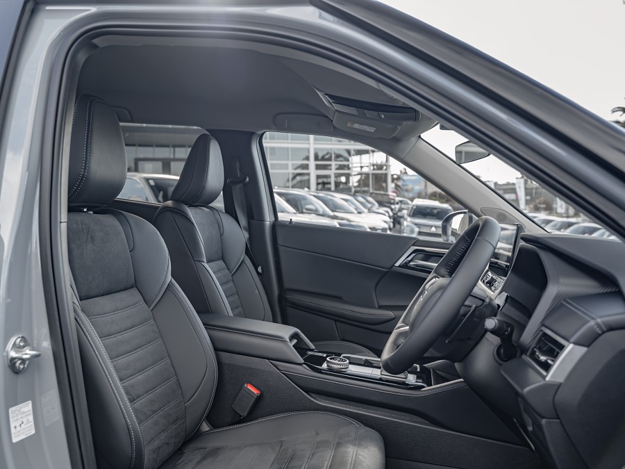 2026 Mitsubishi Outlander 8