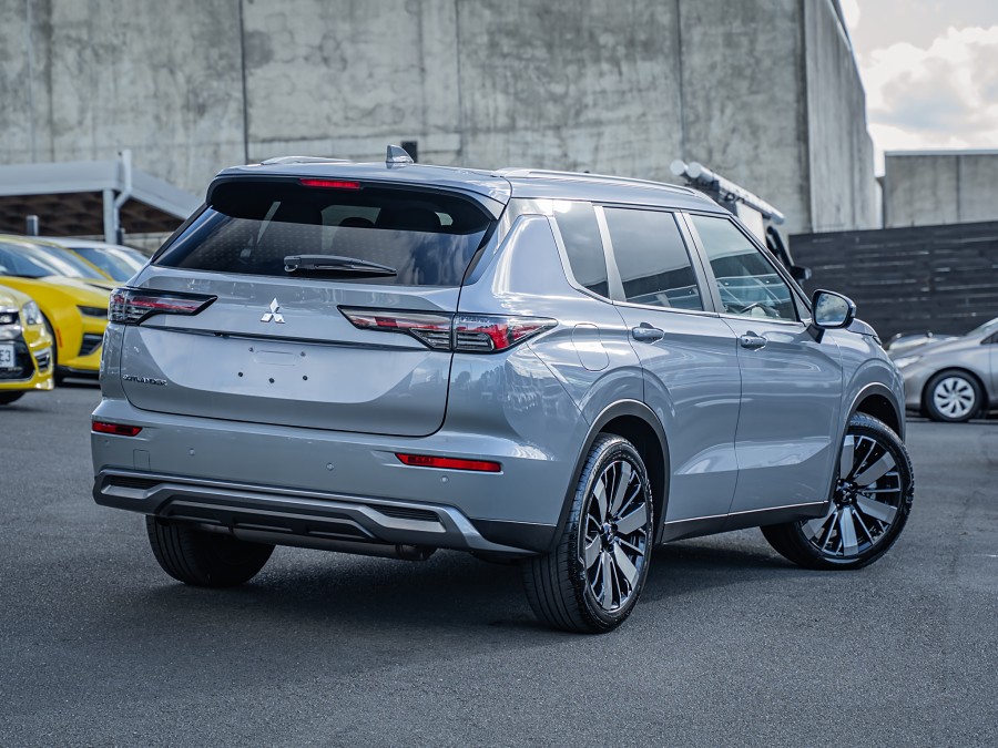 2026 Mitsubishi Outlander 2