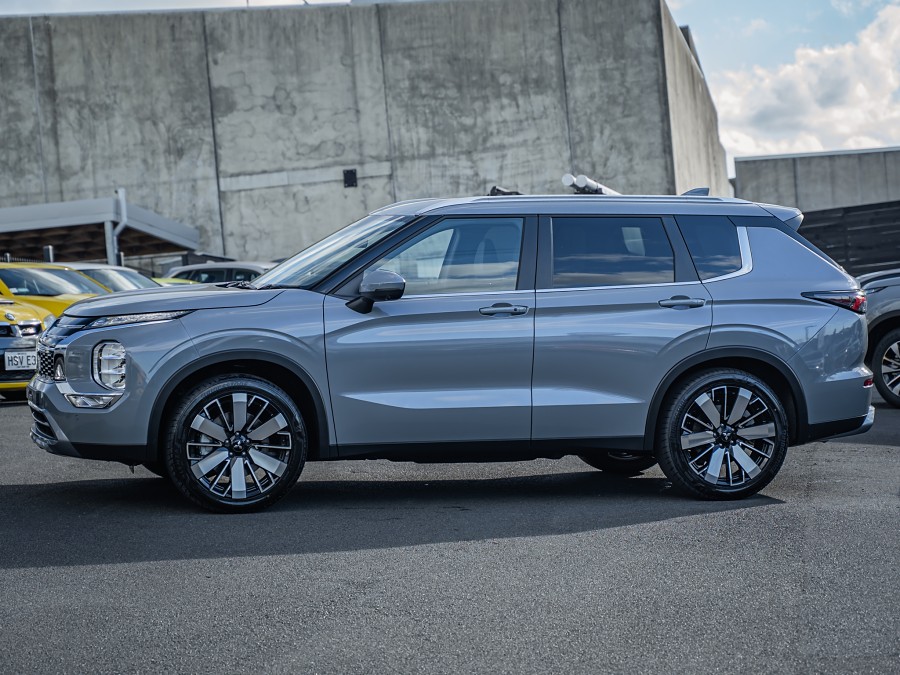 2026 Mitsubishi Outlander 5