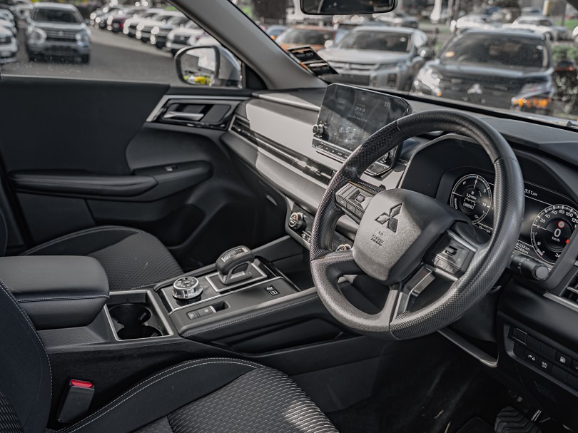 2022 Mitsubishi Outlander 9