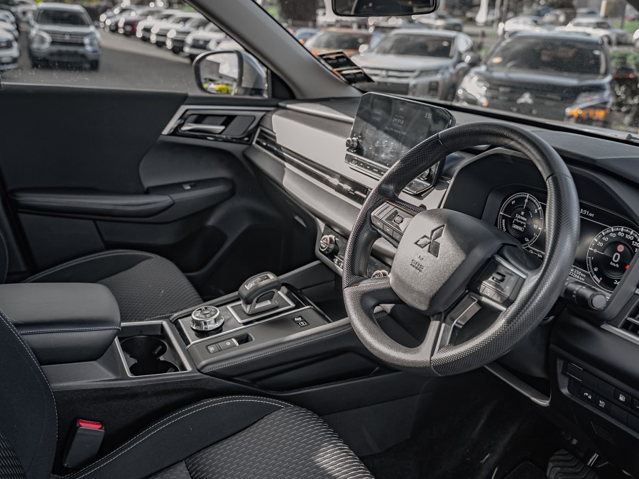 2022 Mitsubishi Outlander 9