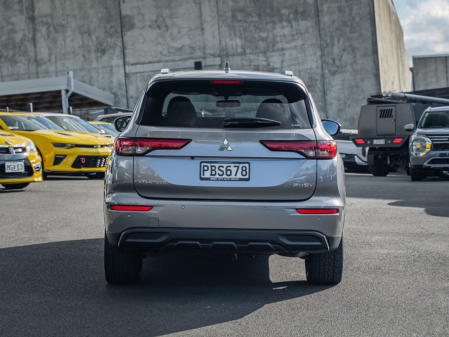 2022 Mitsubishi Outlander 4