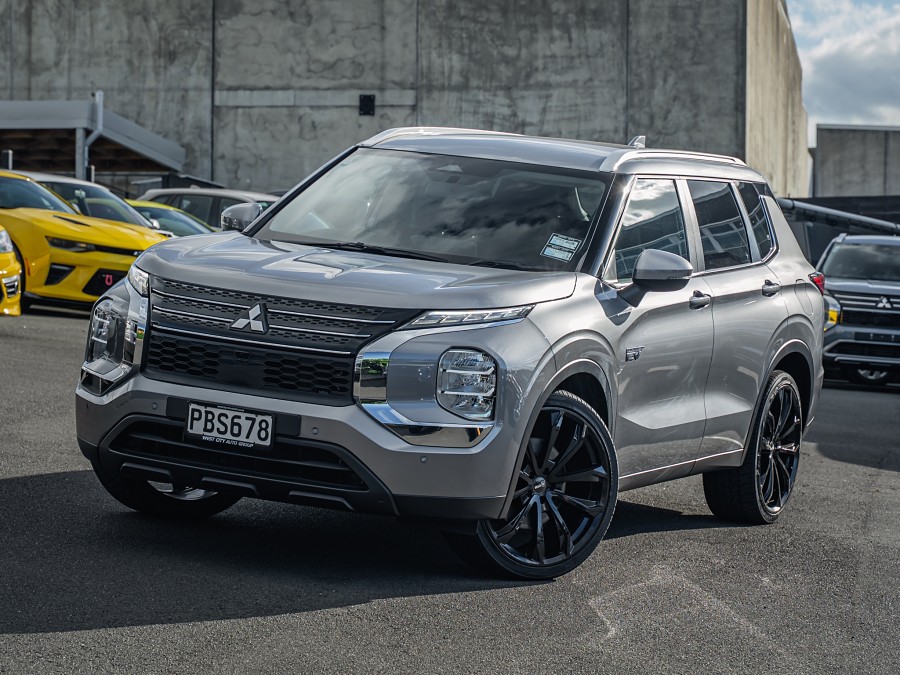 2022 Mitsubishi Outlander 1