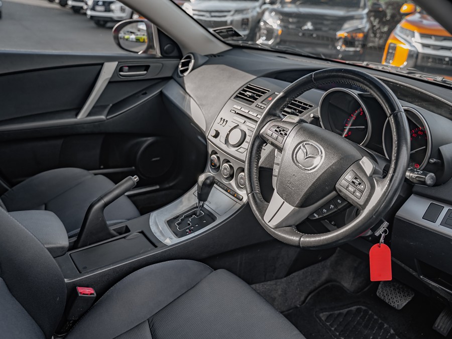 2010 Mazda 3 9