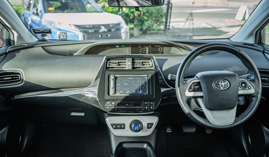 2016 Toyota Prius 10