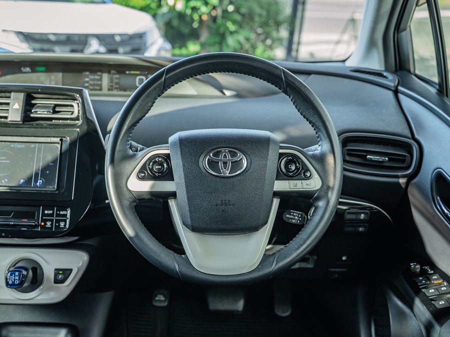 2016 Toyota Prius 11