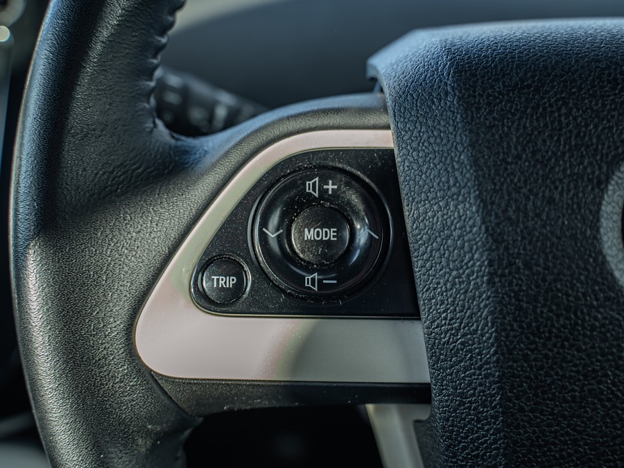 2016 Toyota Prius 13