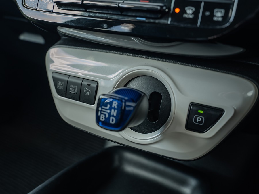 2016 Toyota Prius 16