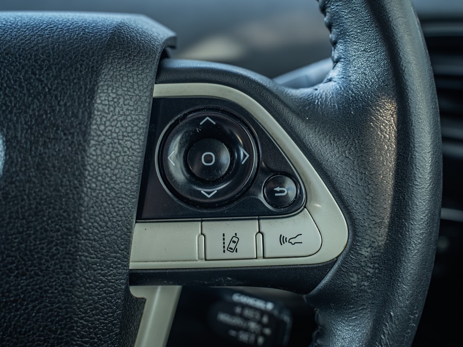 2016 Toyota Prius 14
