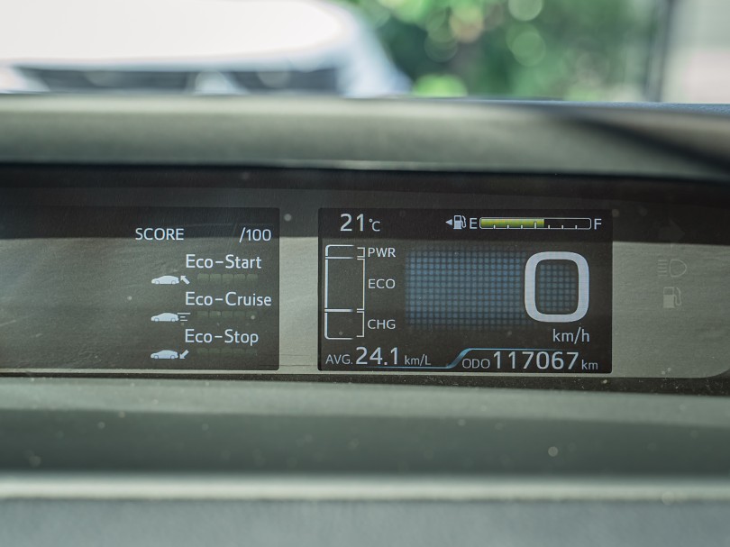 2016 Toyota Prius 12
