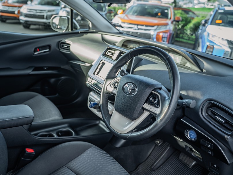 2016 Toyota Prius 9