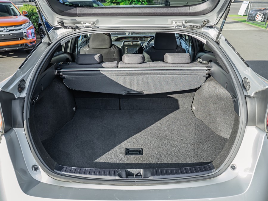 2016 Toyota Prius 18