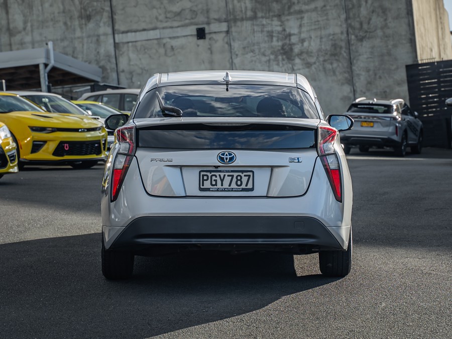2016 Toyota Prius 4