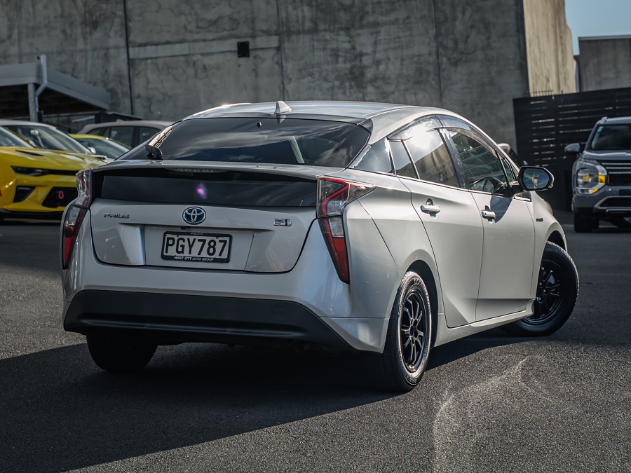 2016 Toyota Prius 2