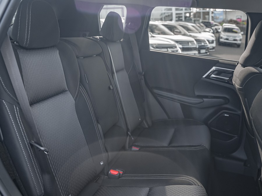 2026 Mitsubishi Outlander 17