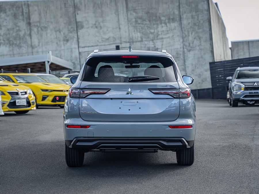 2026 Mitsubishi Outlander 4