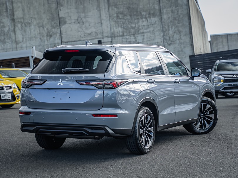 2026 Mitsubishi Outlander 2