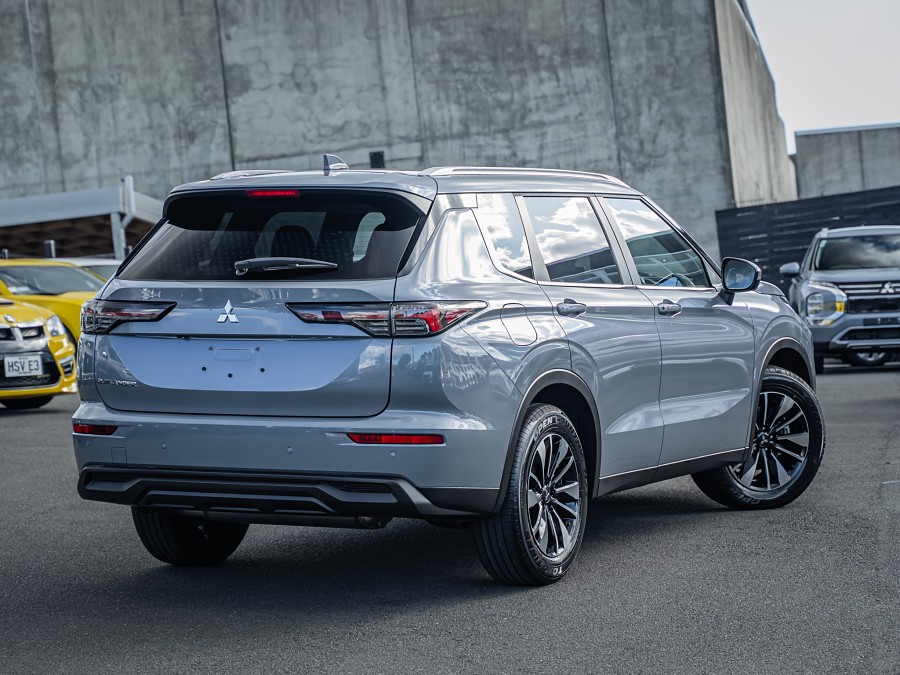 2026 Mitsubishi Outlander 2