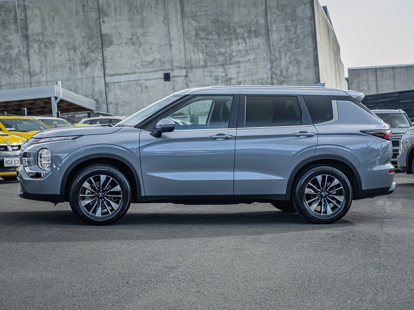 2026 Mitsubishi Outlander 5