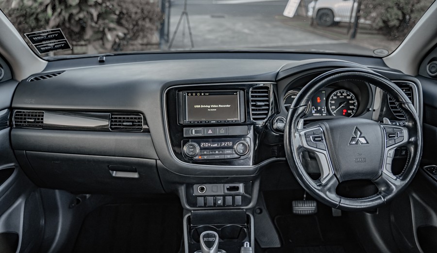 2016 Mitsubishi Outlander 10
