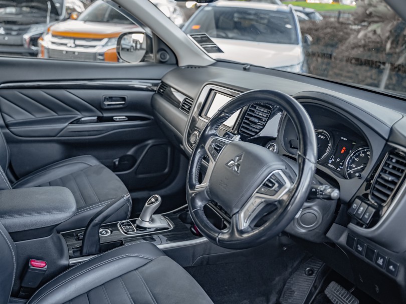 2016 Mitsubishi Outlander 9