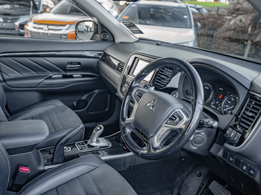 2016 Mitsubishi Outlander 9