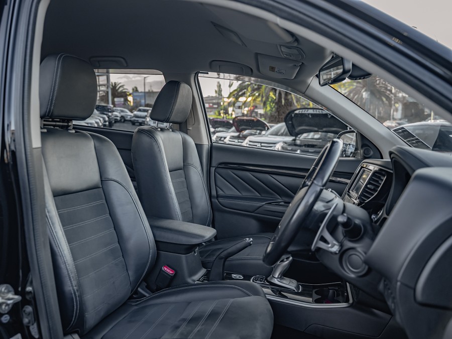 2016 Mitsubishi Outlander 8