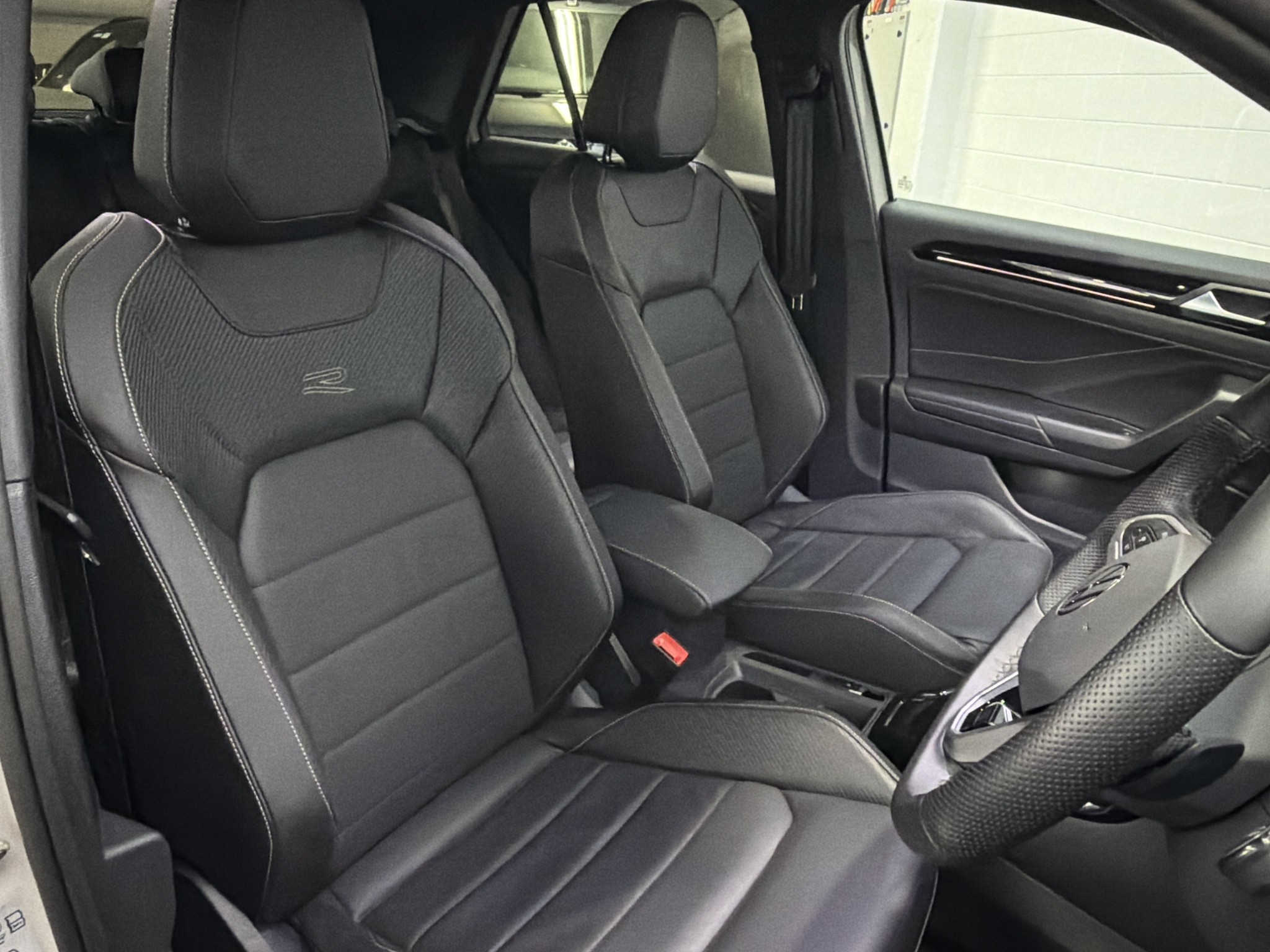 Volkswagen T-Roc 2WD R-LINE