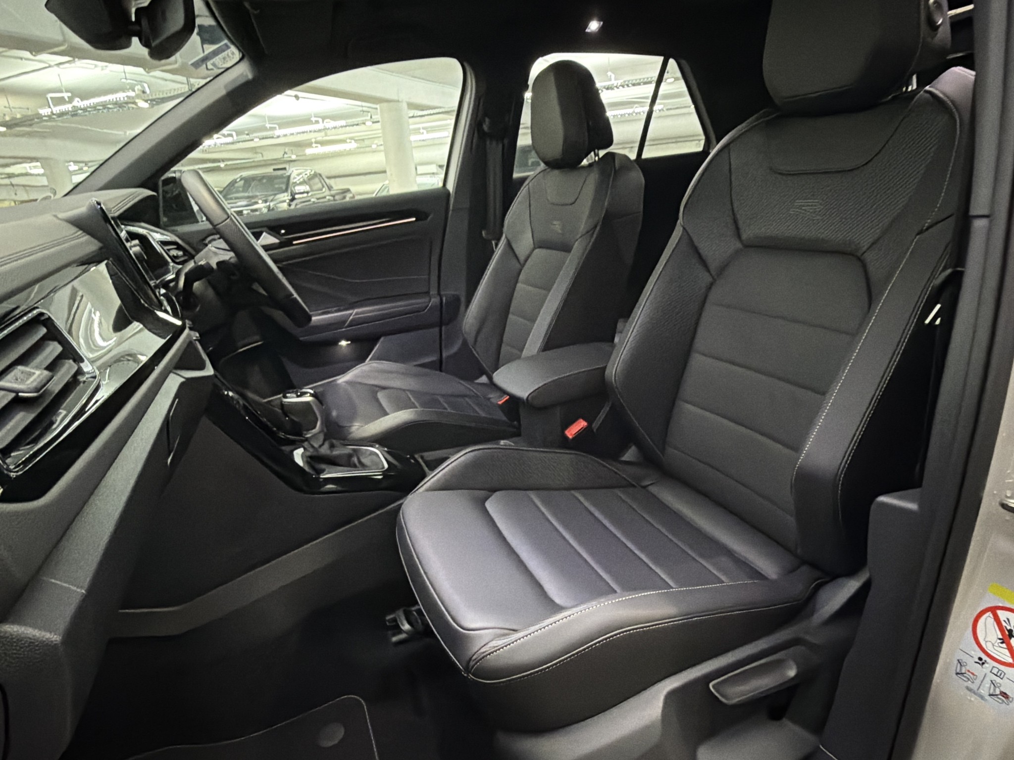 Volkswagen T-Roc 2WD R-LINE