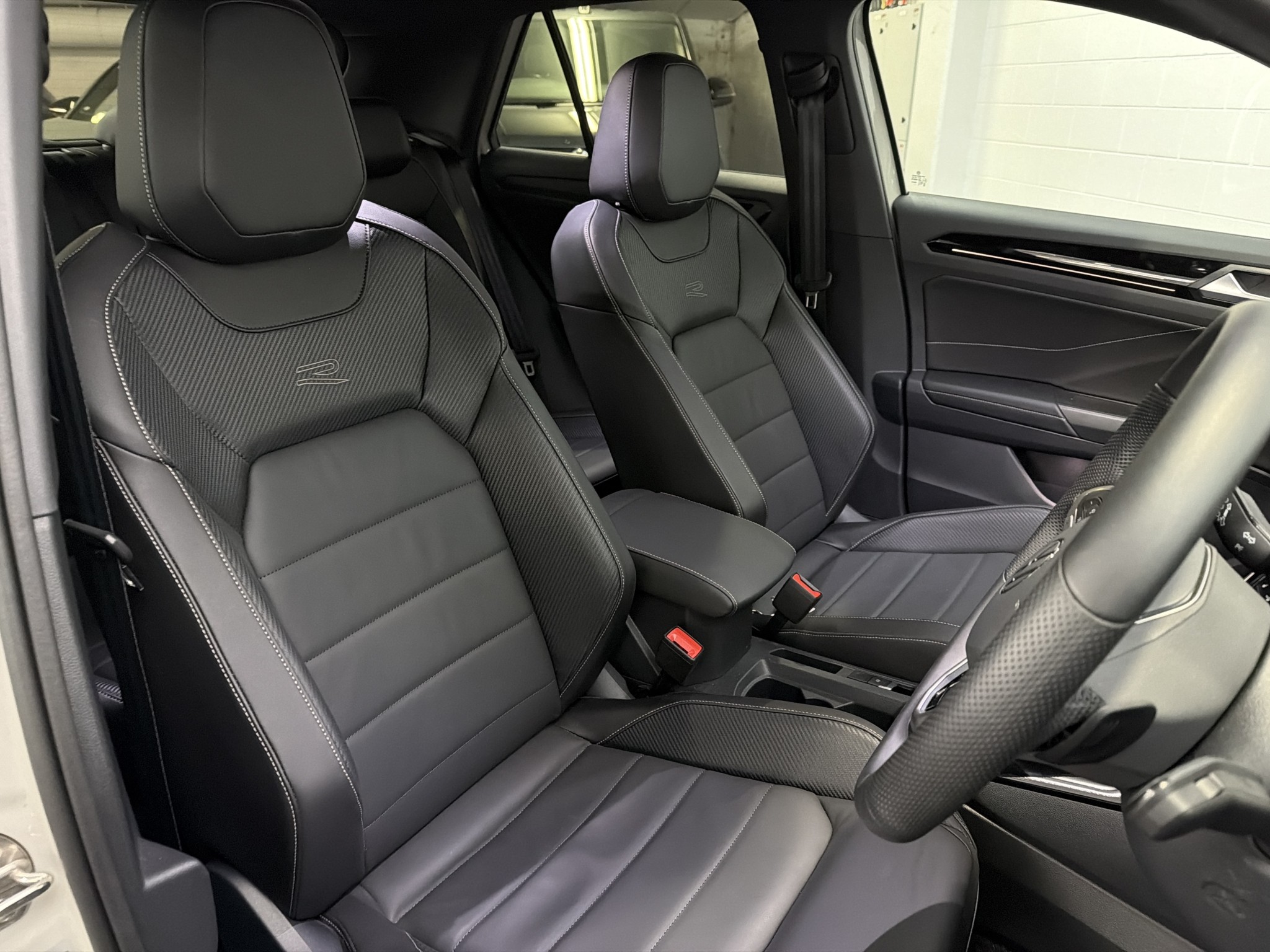 Volkswagen T-Roc 2WD R-LINE
