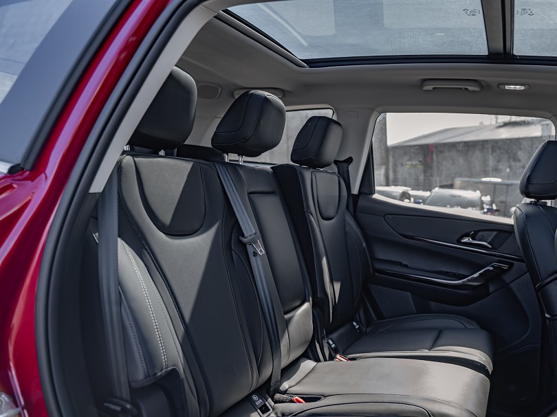 2026 Mahindra XUV700 17