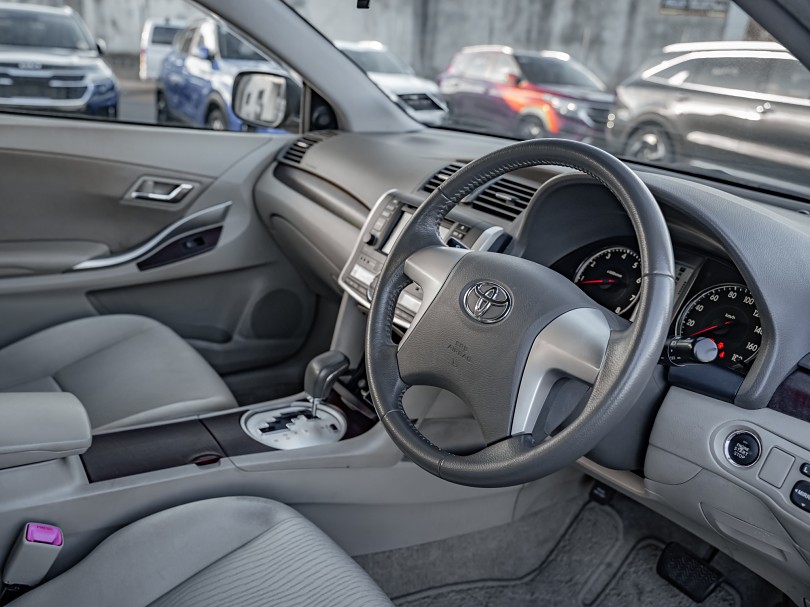 2011 Toyota Premio 9