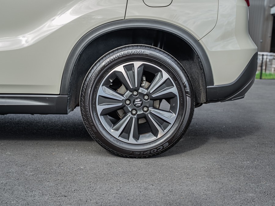 2023 Suzuki Vitara 7