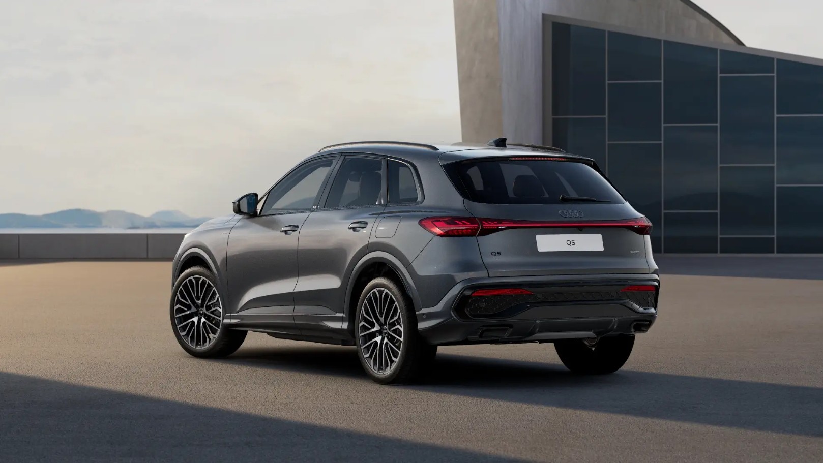 Audi Q5 E-HYBRID S LINE