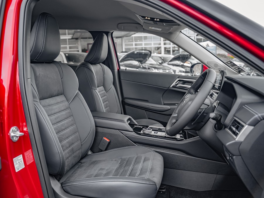 2026 Mitsubishi Outlander 8
