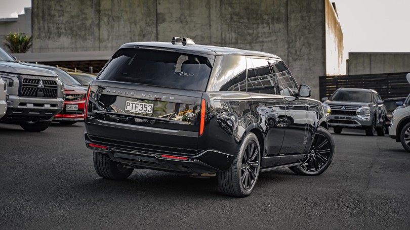 2023 Land Rover Range Rover 2