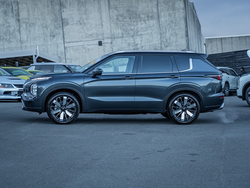 2026 Mitsubishi Outlander 5