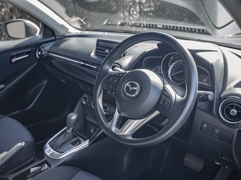 2016 Mazda 2 9