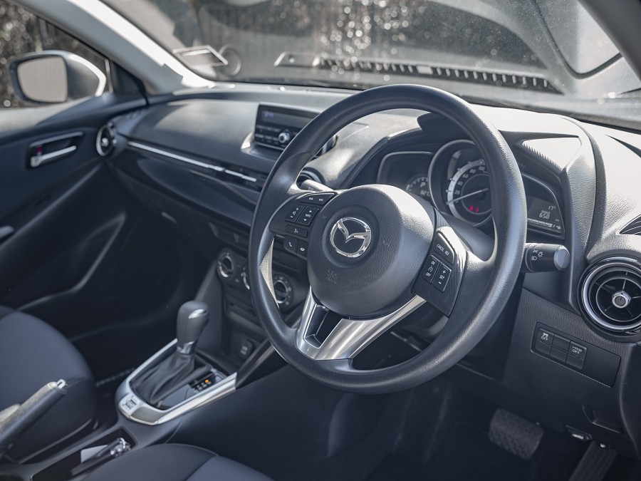 2016 Mazda 2 9