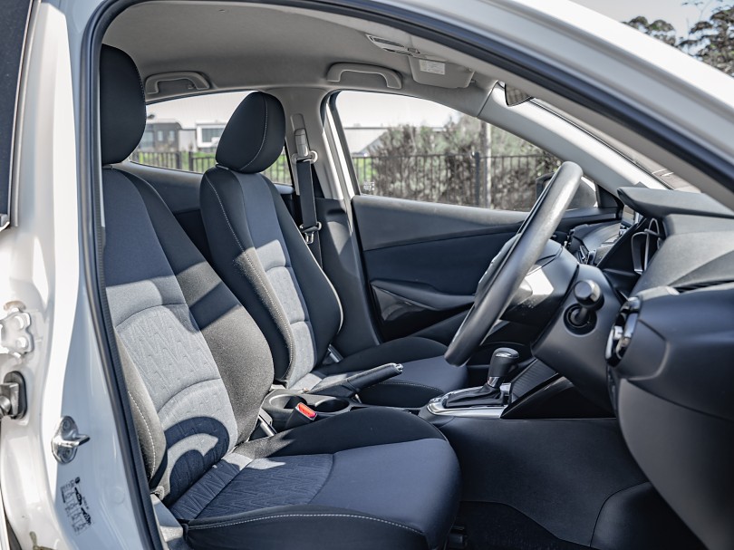 2016 Mazda 2 8