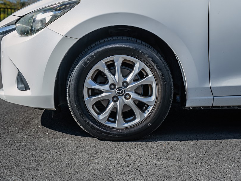 2016 Mazda 2 6