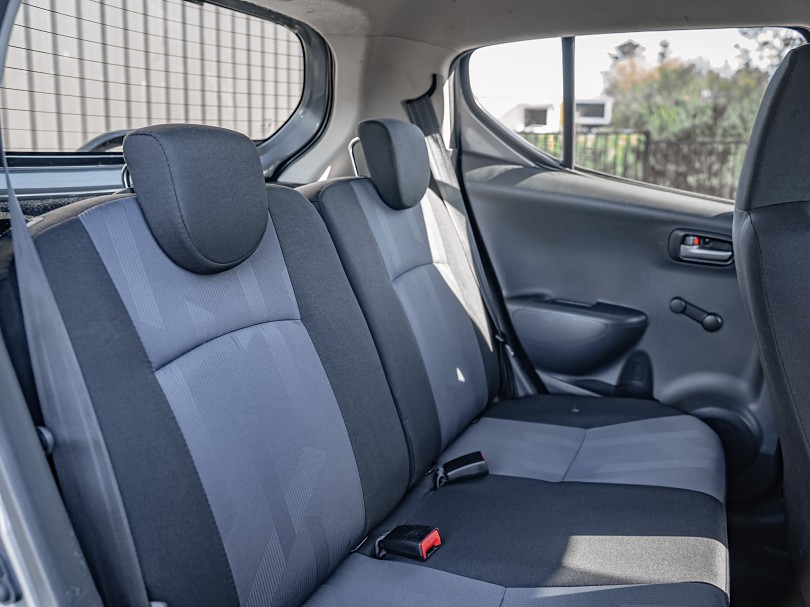2012 Suzuki Alto 17
