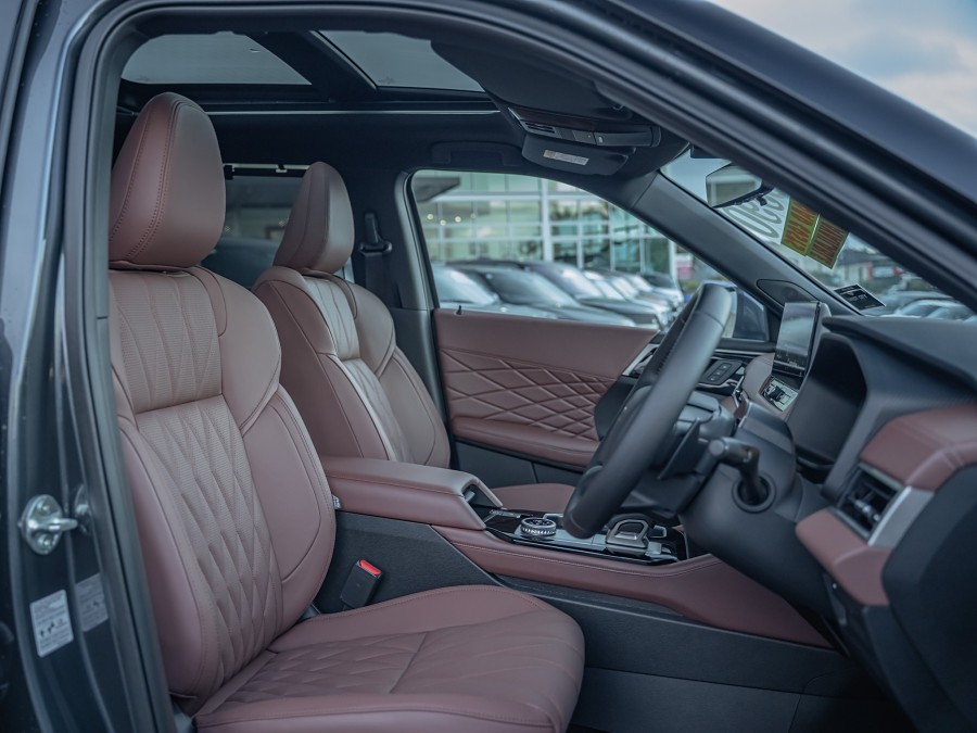 2026 Mitsubishi Outlander 8