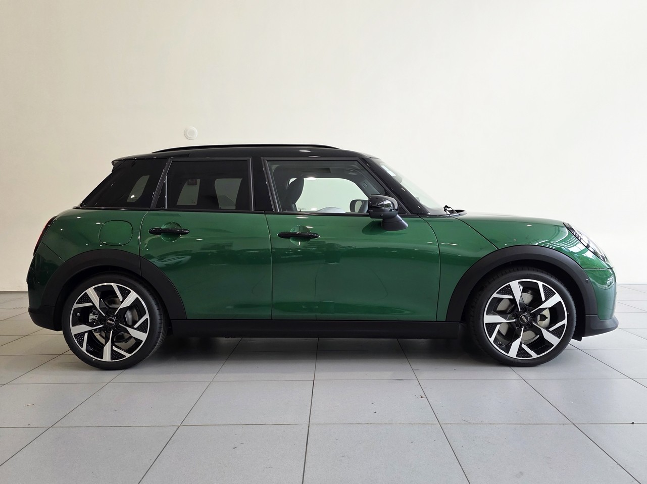 MINI Cooper 5 Door C Favoured Spec