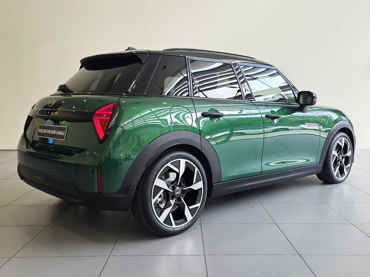 MINI Cooper 5 Door C Favoured Spec